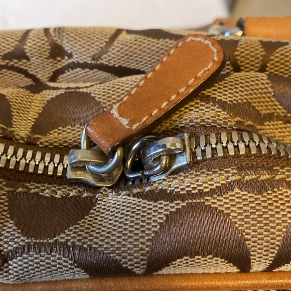 VGUC. Vintage coach shoulder bag. Signature C canvas, logo, trimmed and leather. - Picture 16 of 16